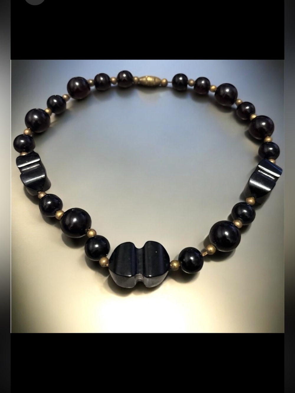 Collar Black and Gold Beaded Necklace